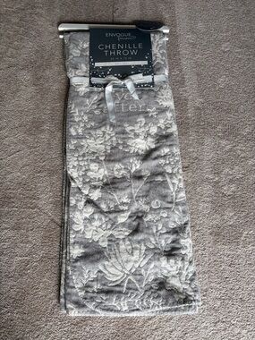 NWT - Chenille throw by Envogue Happily Ever Forever 50” x 70”